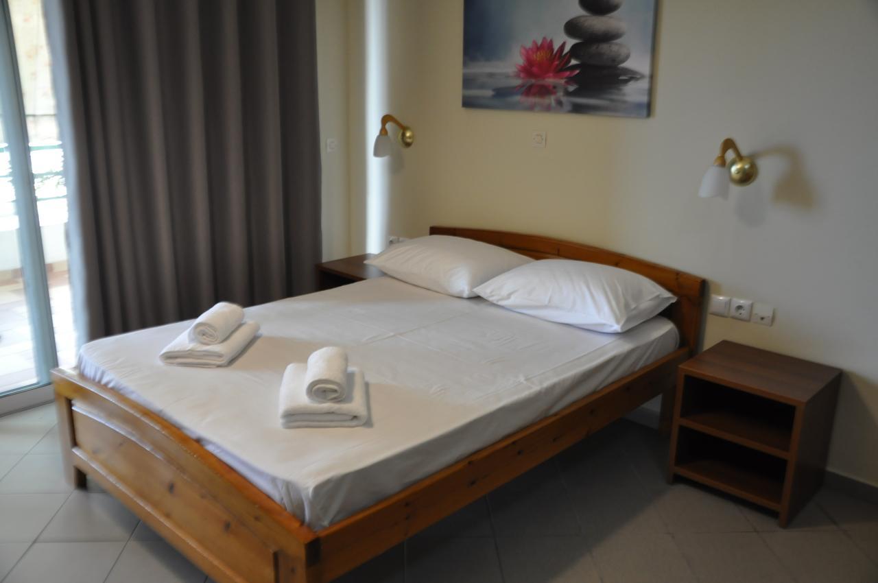 Zotos Apartment Himare Bagian luar foto