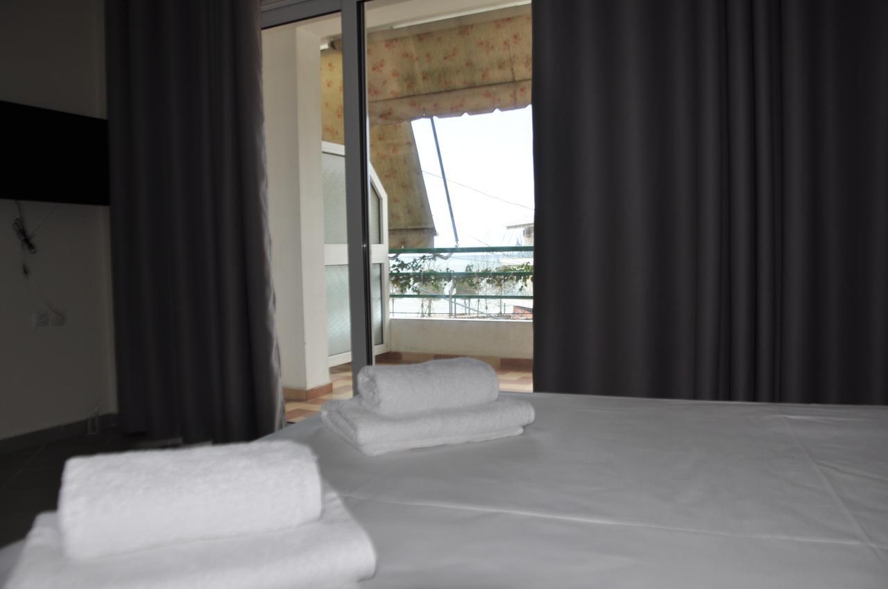 Zotos Apartment Himare Bagian luar foto