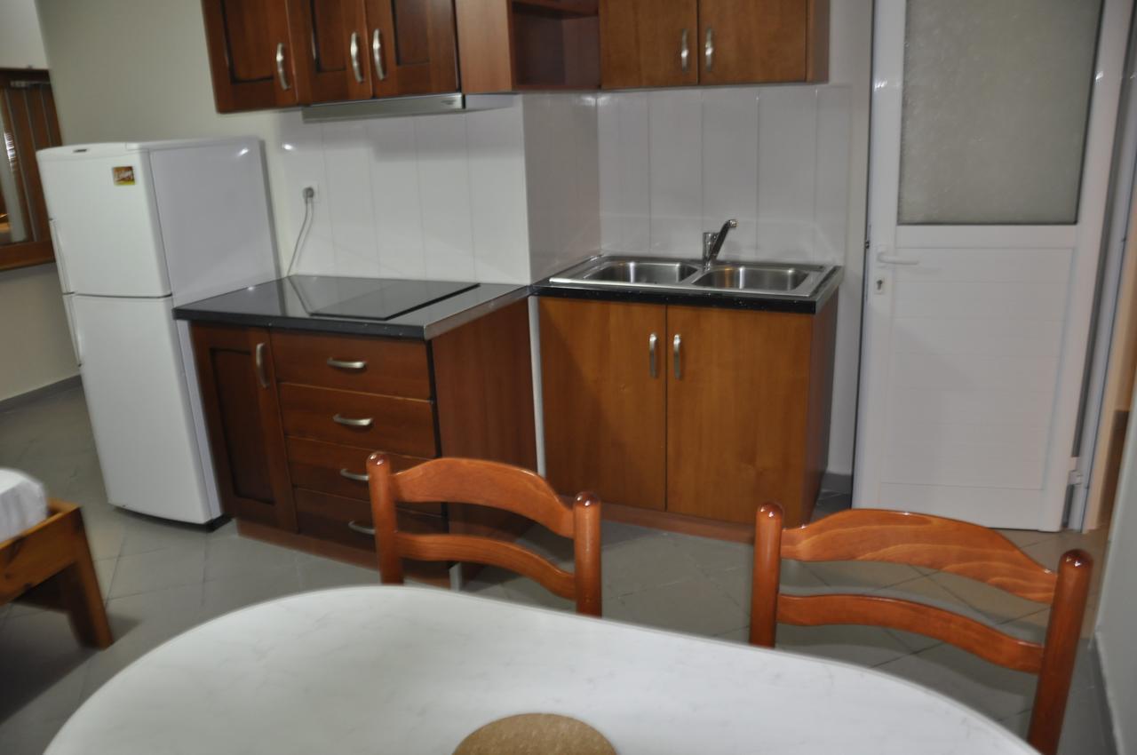 Zotos Apartment Himare Bagian luar foto