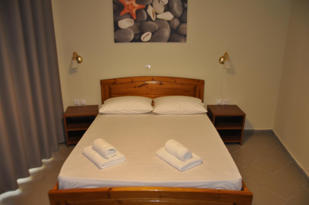 Zotos Apartment Himare Bagian luar foto