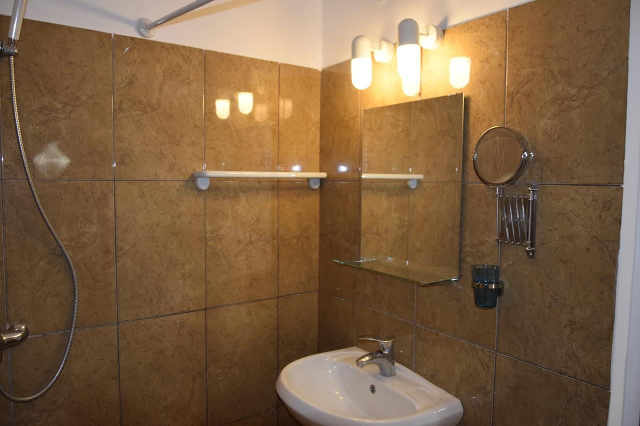 Zotos Apartment Himare Bagian luar foto