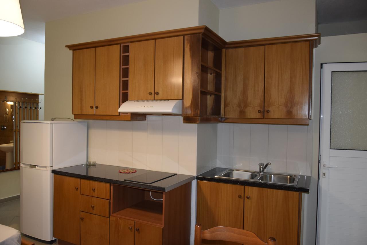 Zotos Apartment Himare Bagian luar foto