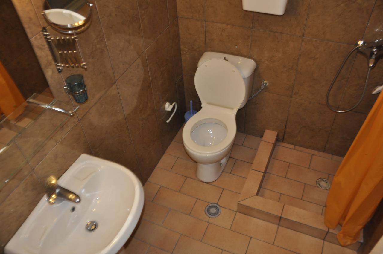 Zotos Apartment Himare Bagian luar foto